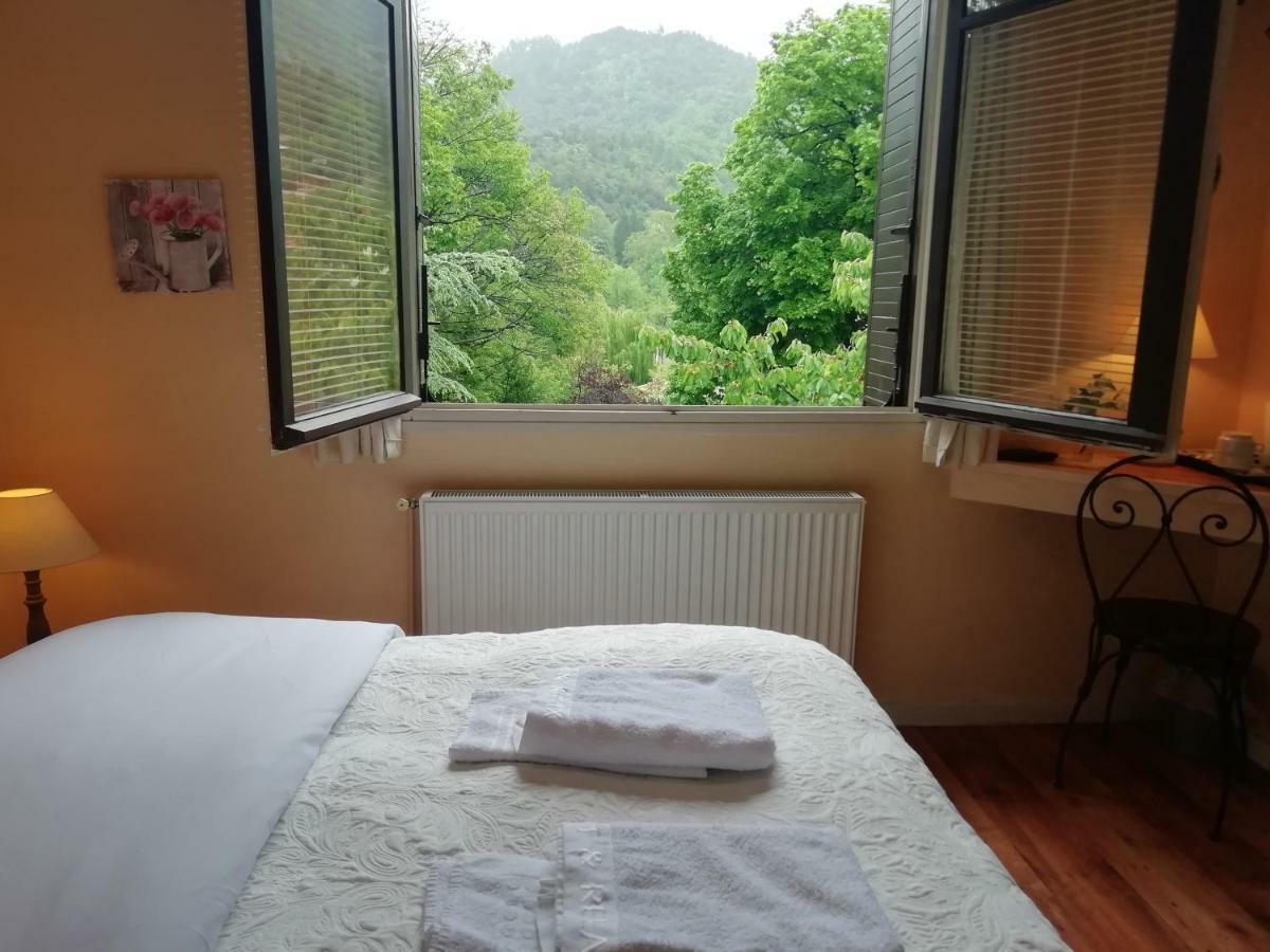 La Mirabelle-casteil Country House Affittacamere Esterno foto