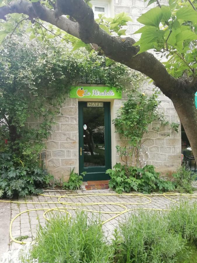 La Mirabelle-casteil Country House Affittacamere Esterno foto